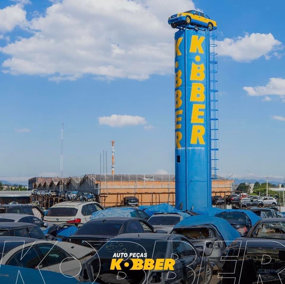 Torre Kobber com carro no topo